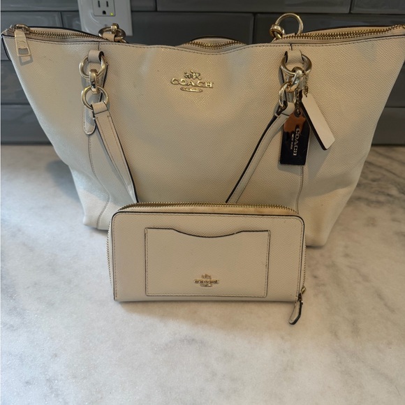 Coach Ava tote and matching wallet - Picture 14 of 17